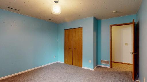 635-6th-Street-NW-Plainview-MN-38-Bedroom-3-635-6th-St-NW.jpg