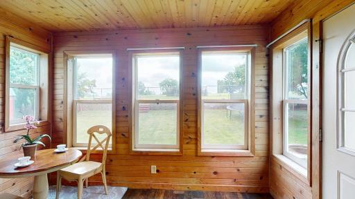 635-6th-Street-NW-Plainview-MN-18-Sunroom-635-6th-St-NW.jpg