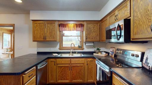 635-6th-Street-NW-Plainview-MN-11-Kitchen-635-6th-St-NW.jpg