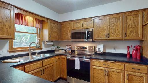 635-6th-Street-NW-Plainview-MN-10-Kitchen-635-6th-St-NW.jpg