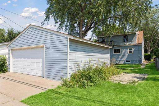 Newer 2.5 car garage