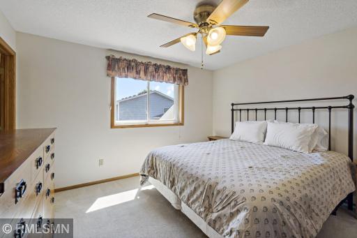 12-web-or-mls-14690_Glenbrook_Ave_Hugo_MN_0032.jpg