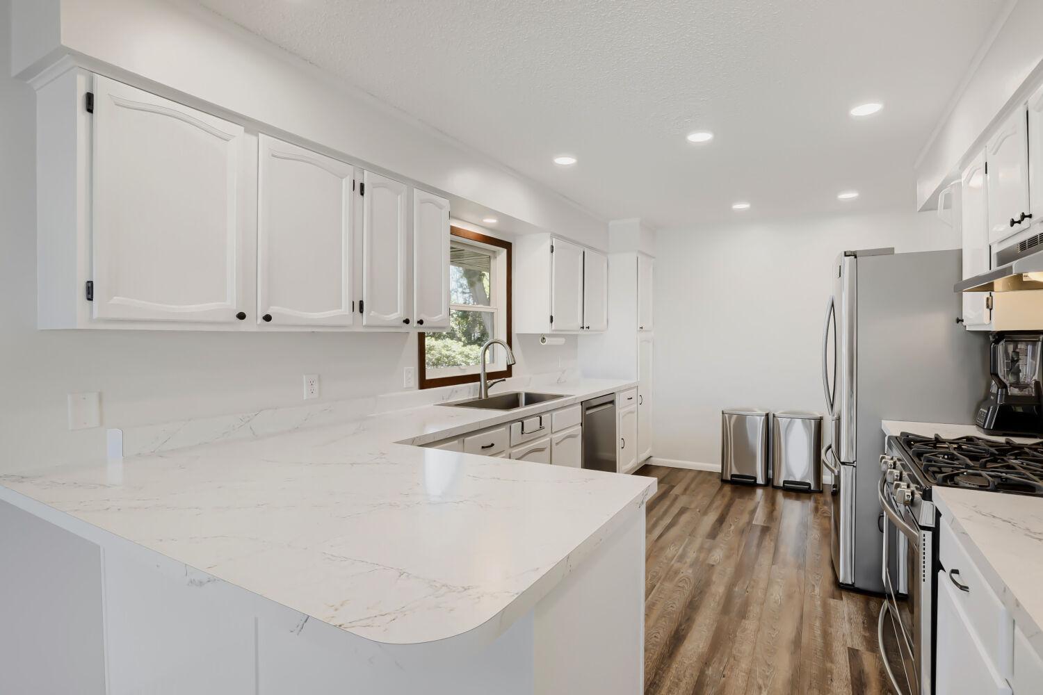25253 W Comfort Dr - Web Quality - 015 - 12 Kitchen.jpg