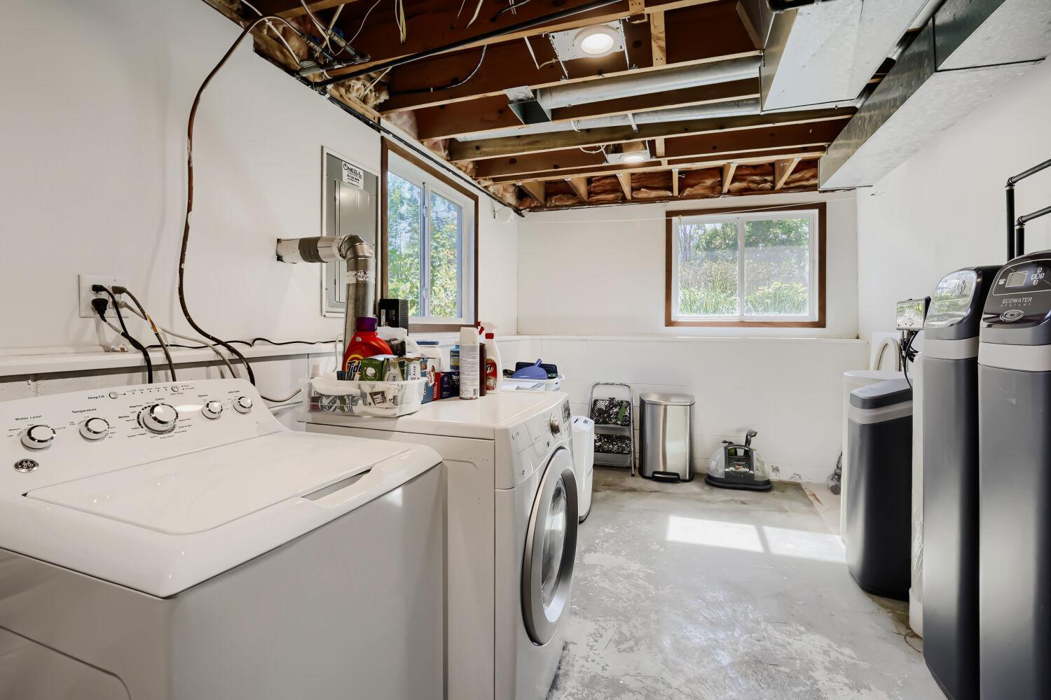25253 W Comfort Dr - Web Quality - 025 - 22 Laundry Room.jpg