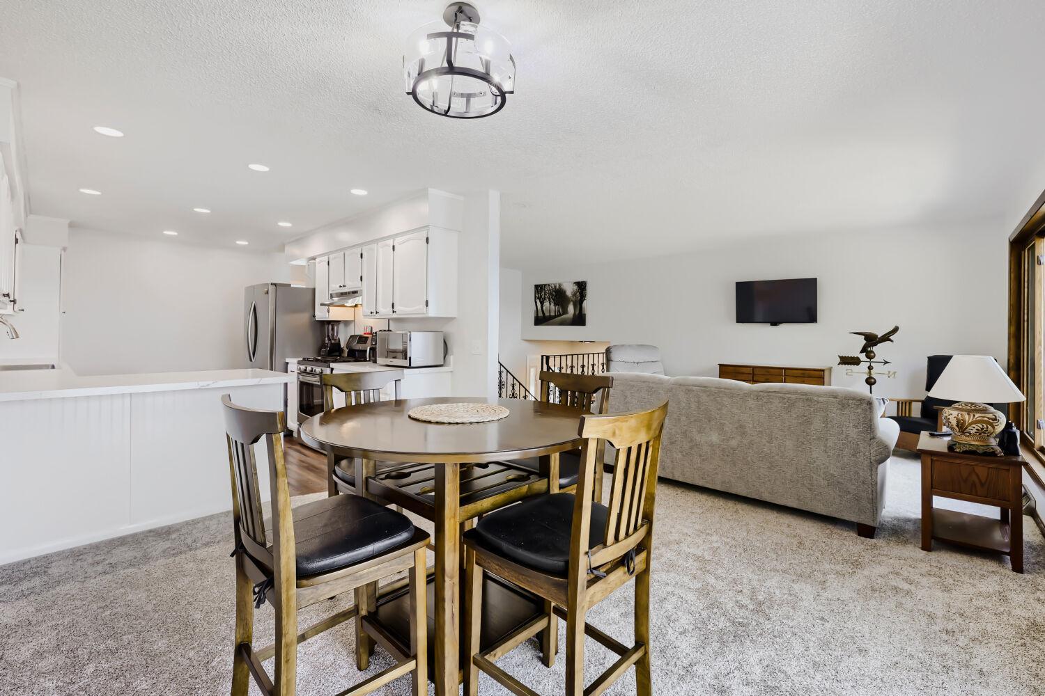 25253 W Comfort Dr - Web Quality - 012 - 09 Dining Room.jpg