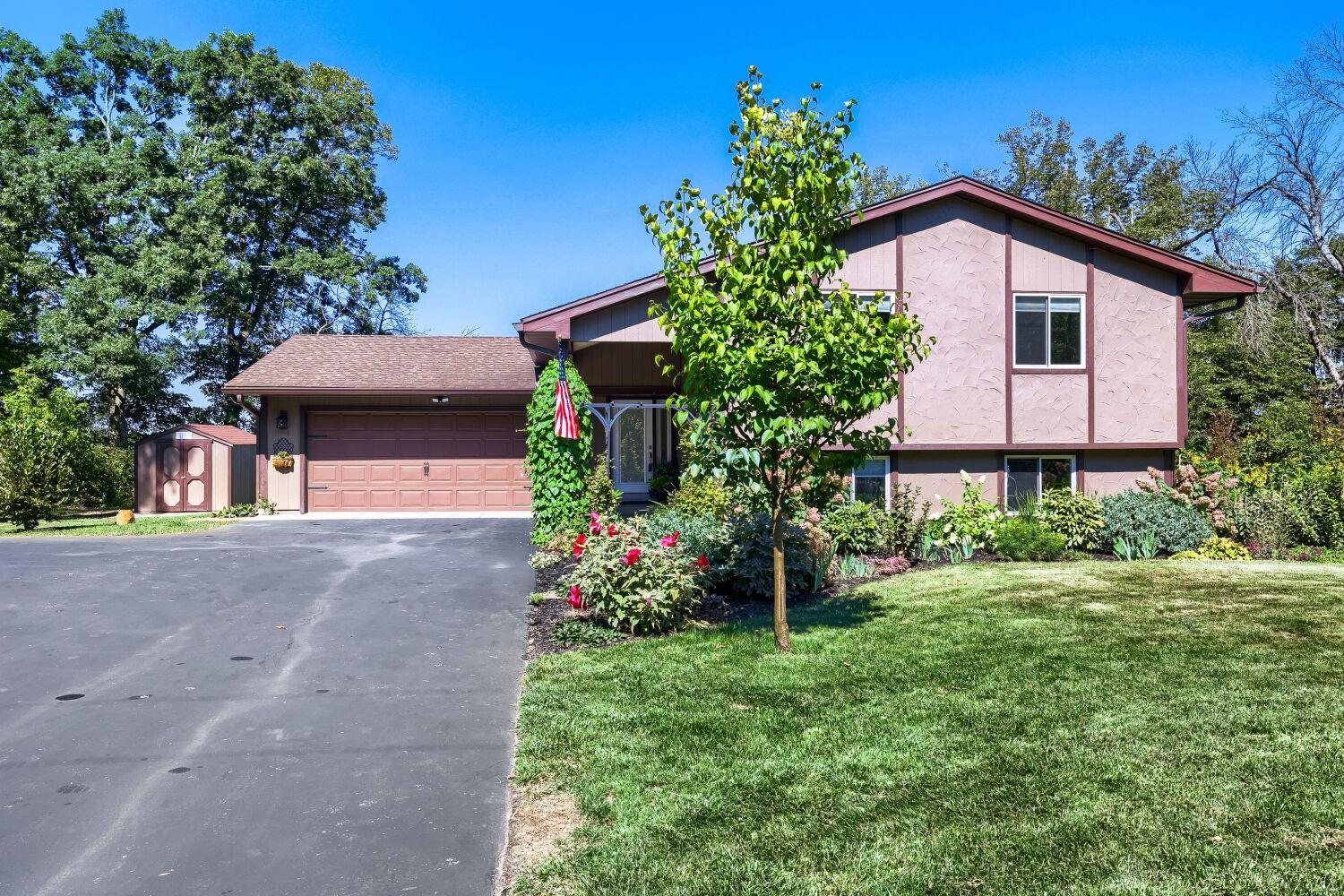 25253 W Comfort Dr - Web Quality - 007 - 04 Exterior Front.jpg