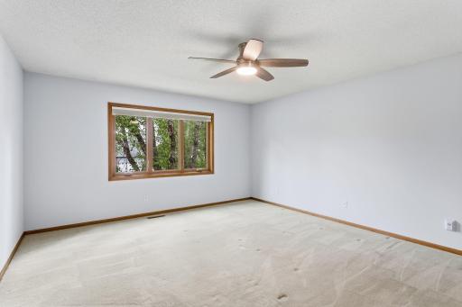 1467 Kings Crest, Eagan, MN 55122
