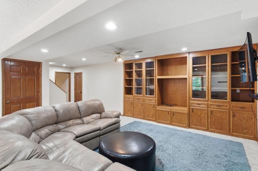 1467 Kings Crest, Eagan, MN 55122