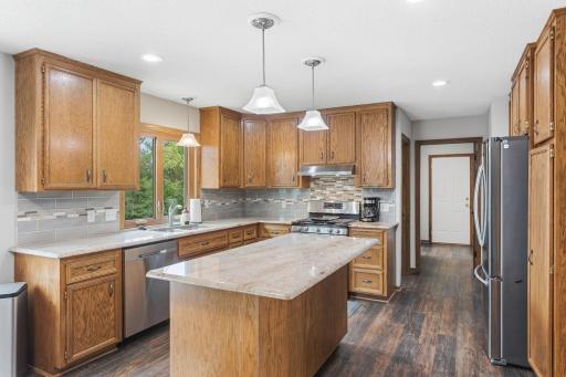 1467 Kings Crest, Eagan, MN 55122
