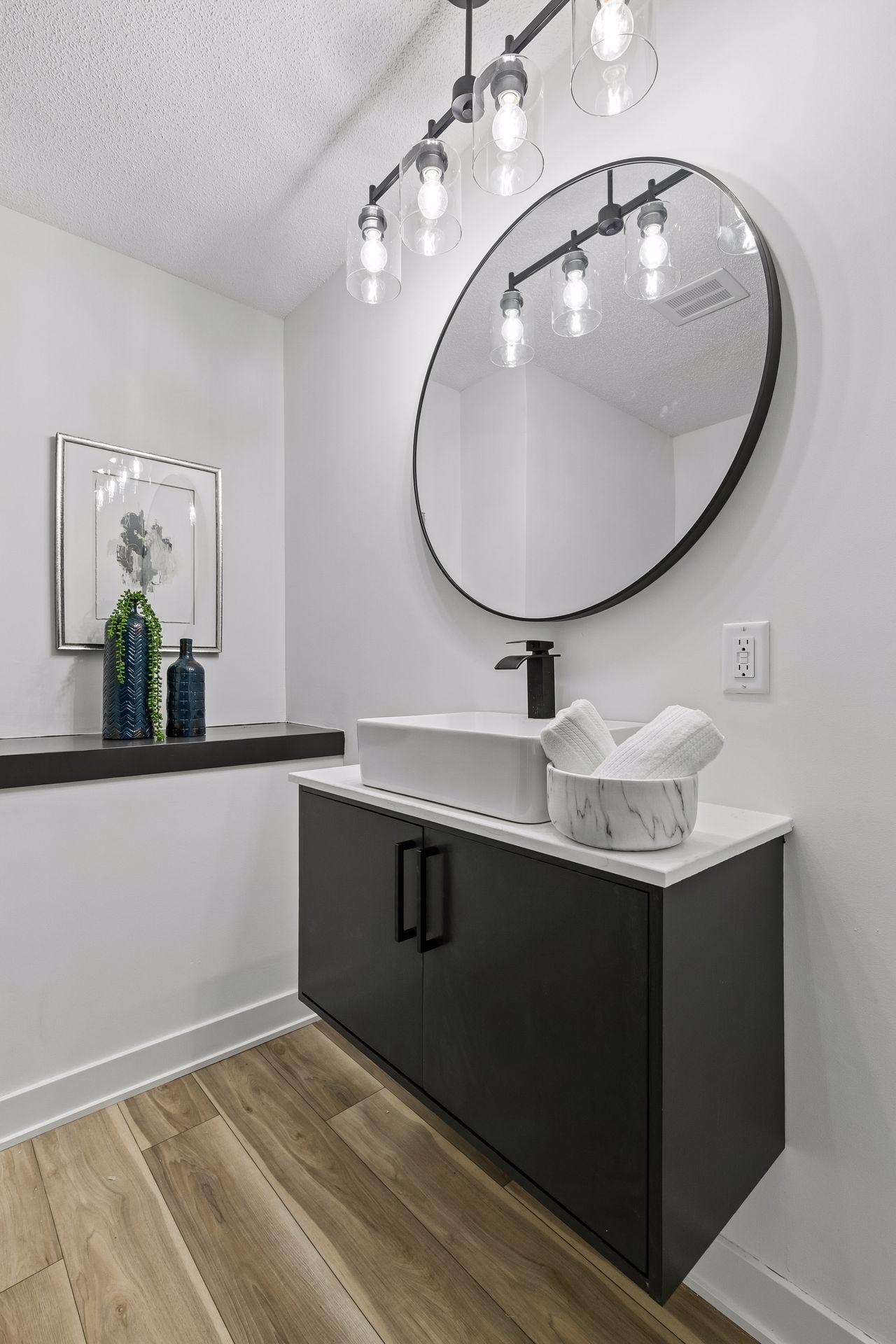 Main Level 3/4 Bathroom