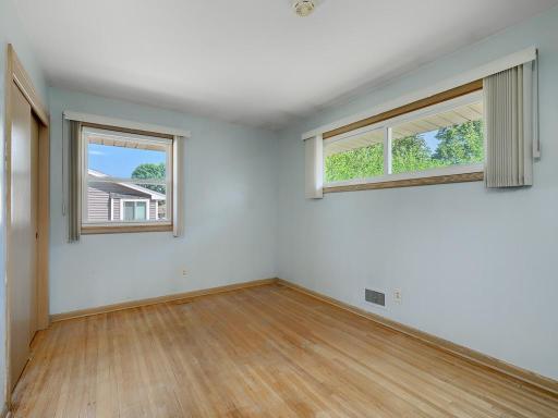 15 - Bedroom.jpg