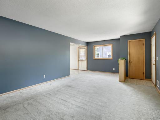 7 - Living Room.jpg