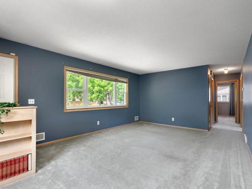5 - Living Room.jpg