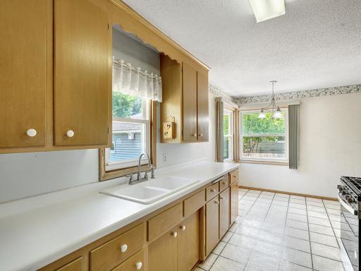 13 - Kitchen.jpg