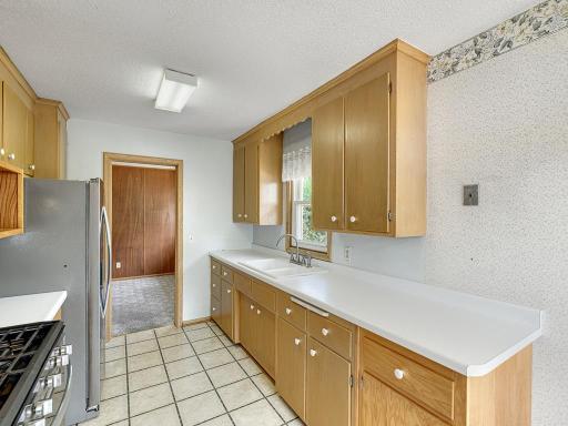 11 - Kitchen.jpg