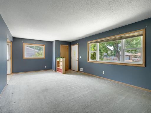 6 - Living Room.jpg