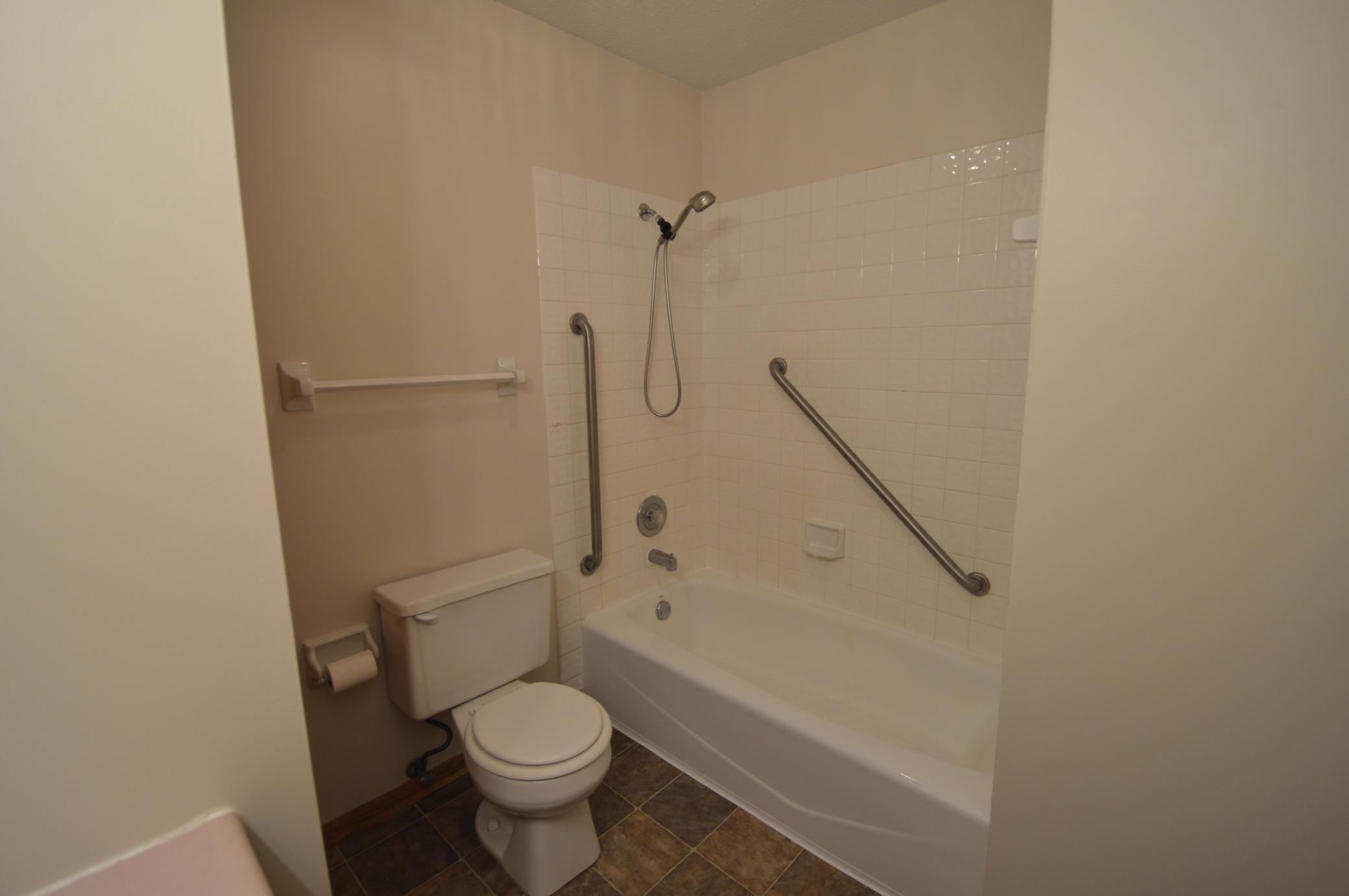 Bathroom tub/shower