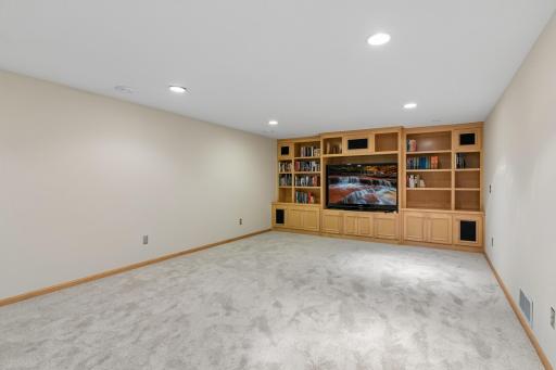 505 Severn Way, Eagan, MN 55123