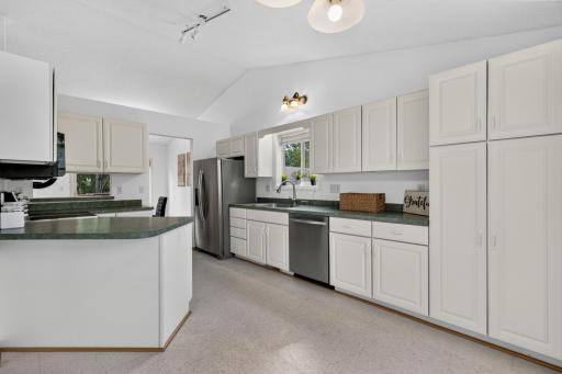 1911 Queens Drive, Saint Paul, MN 55125