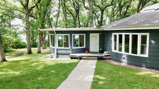 The 4 season porch has views from every angle.