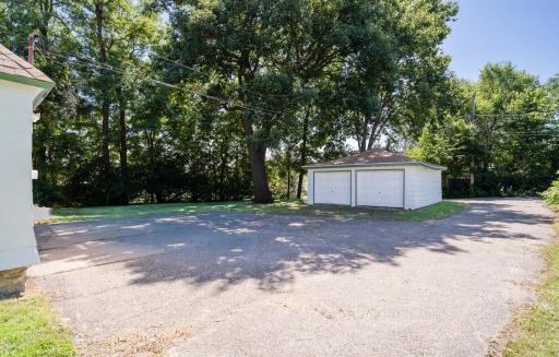 568 Lawson Avenue W, Saint Paul, MN 55117
