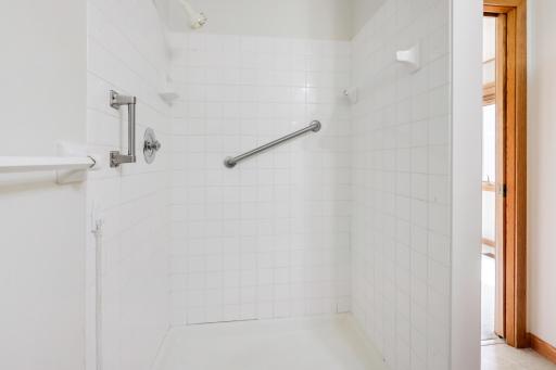 7244 Hunters Run, 21D, Eden Prairie, MN 55346