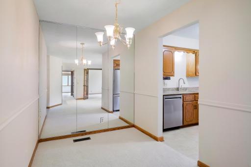 7244 Hunters Run, 21D, Eden Prairie, MN 55346