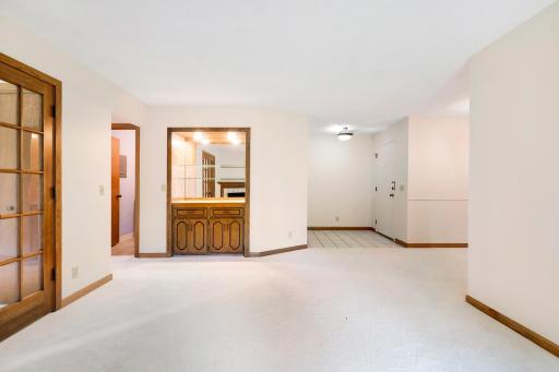 7244 Hunters Run, 21D, Eden Prairie, MN 55346