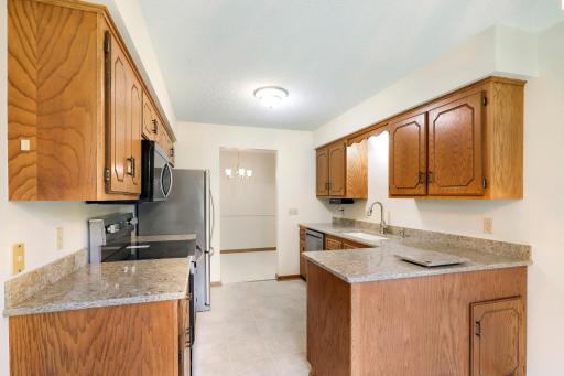 7244 Hunters Run, 21D, Eden Prairie, MN 55346