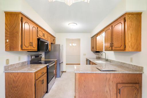 7244 Hunters Run, 21D, Eden Prairie, MN 55346