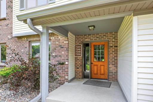 7244 Hunters Run, 21D, Eden Prairie, MN 55346