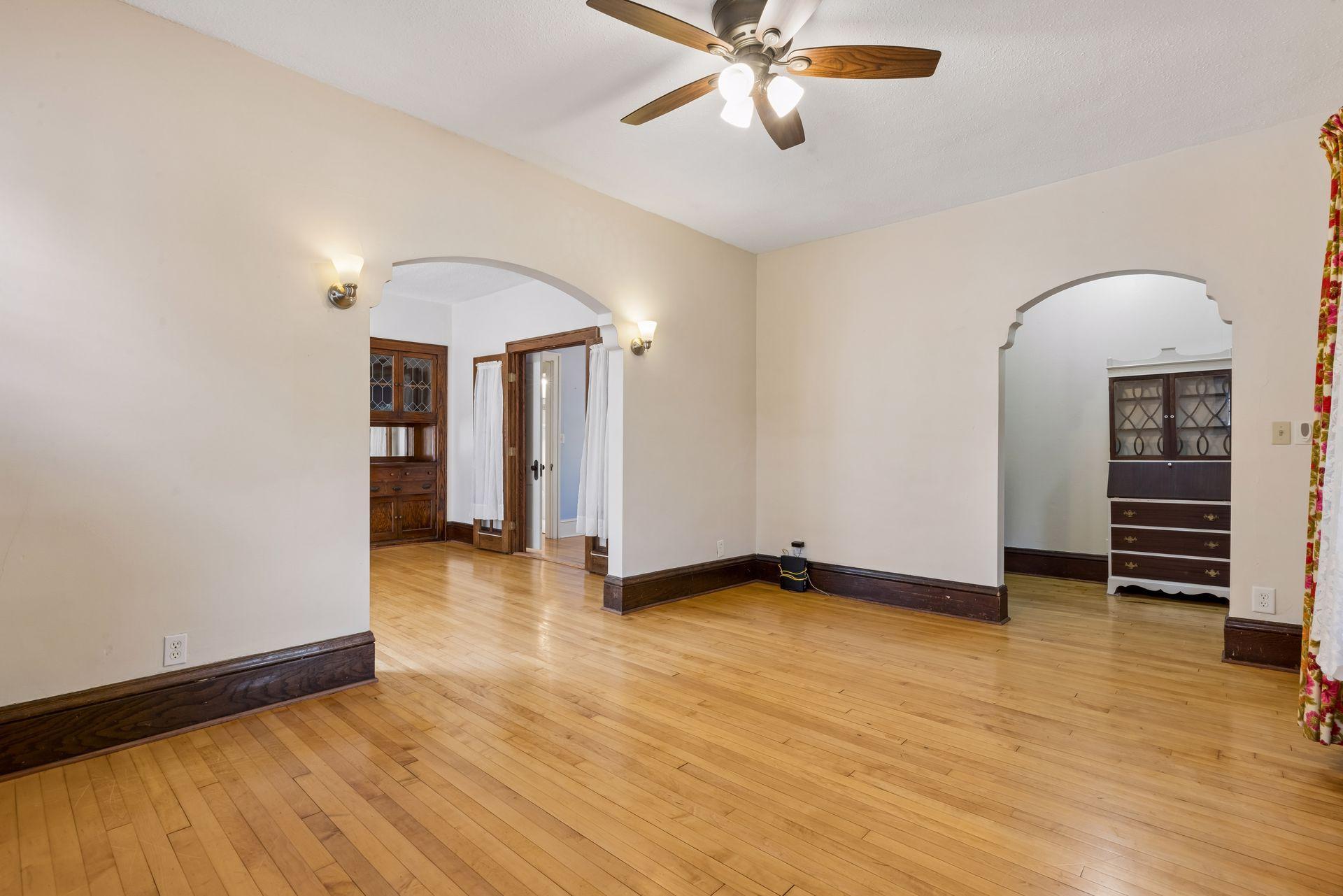 Gorgeous HW floors