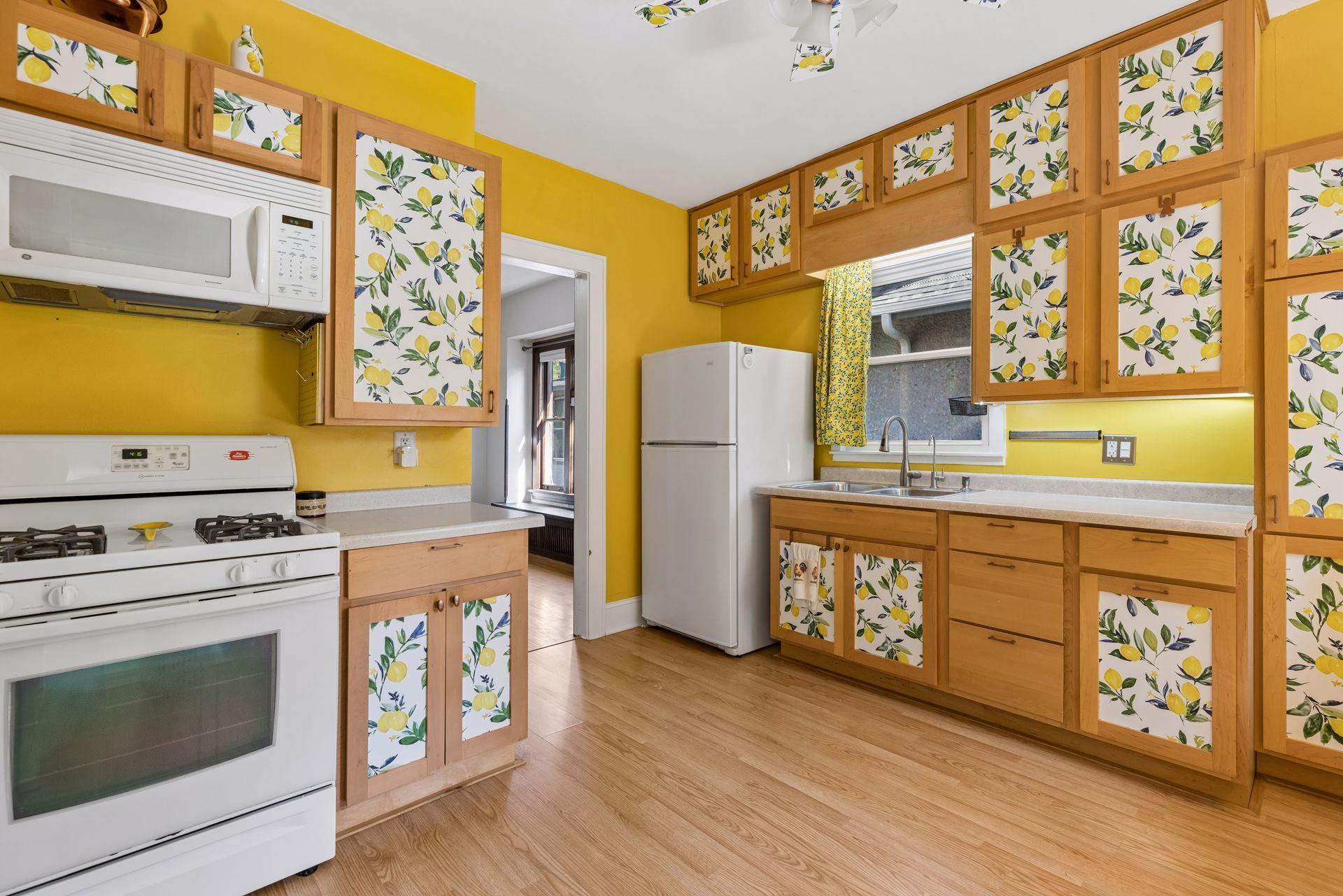 Bright and welcoming kitchen