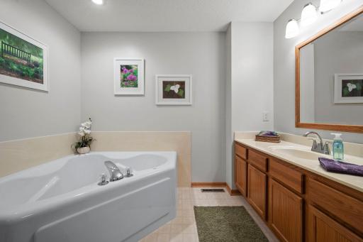15030 Dunwood Trail, Apple Valley, MN 55124
