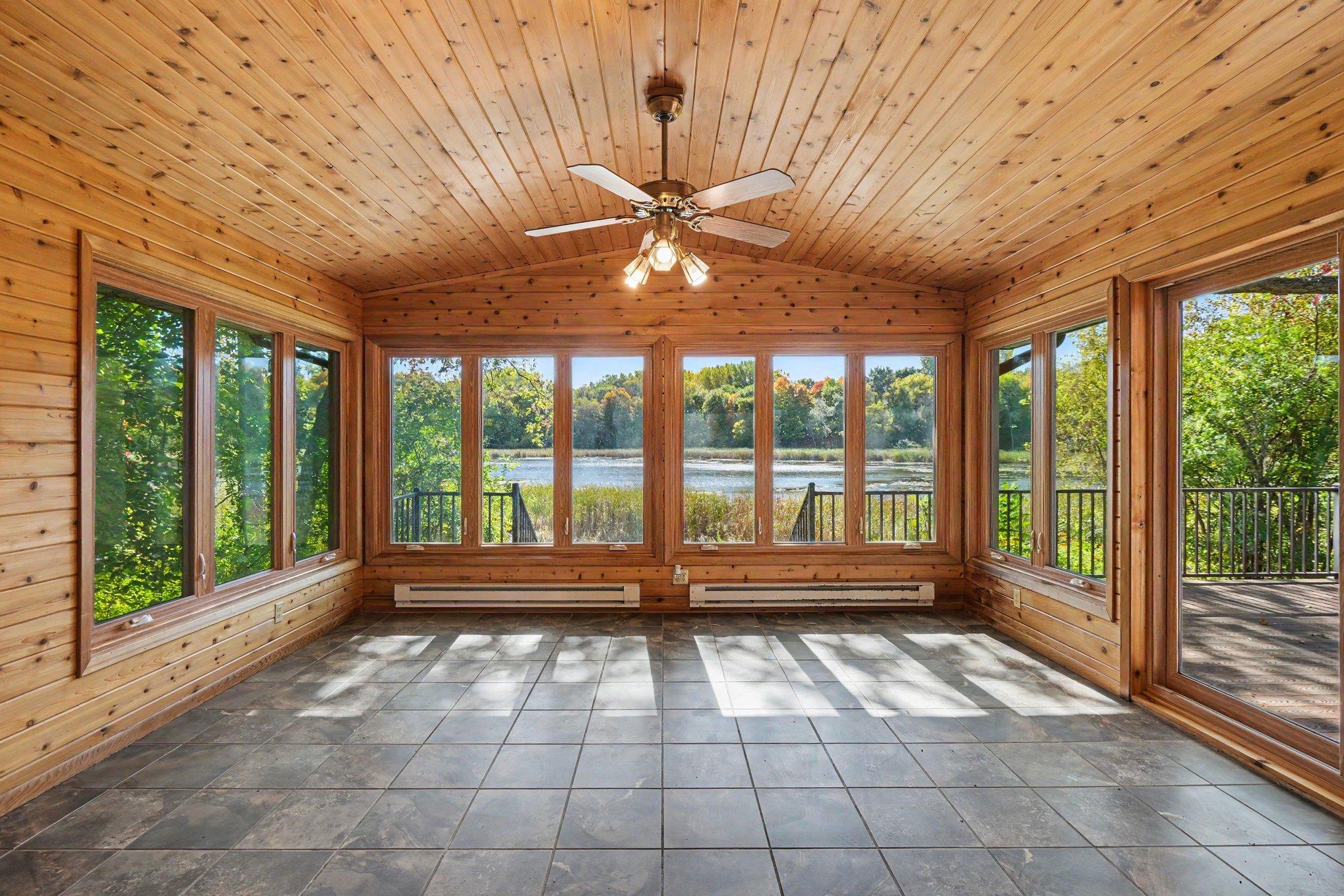 Surrounded by lakeviews