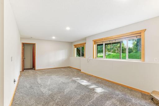 33-web-or-mls-9918-Kiwi-Ave-33.jpg