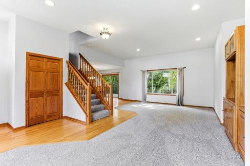 4-web-or-mls-9918-Kiwi-Ave-04.jpg