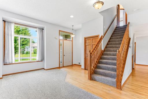 5-web-or-mls-9918-Kiwi-Ave-05.jpg