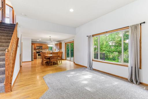 7-web-or-mls-9918-Kiwi-Ave-07.jpg