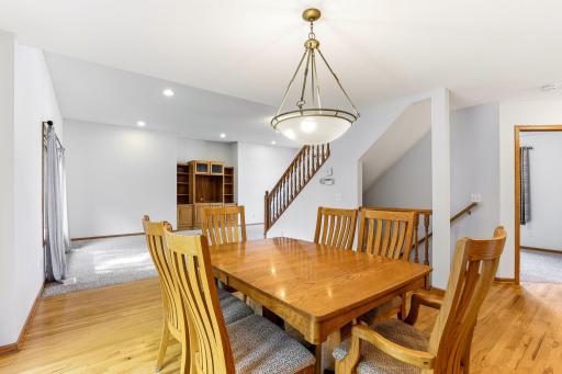 9-web-or-mls-9918-Kiwi-Ave-09.jpg