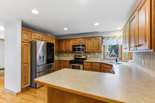 10-web-or-mls-9918-Kiwi-Ave-10.jpg