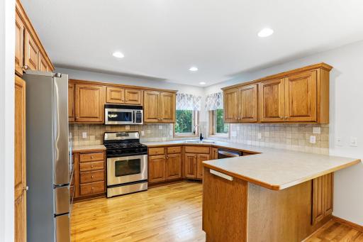11-web-or-mls-9918-Kiwi-Ave-11.jpg