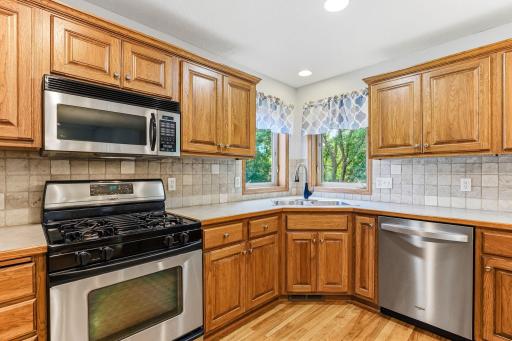 13-web-or-mls-9918-Kiwi-Ave-13.jpg