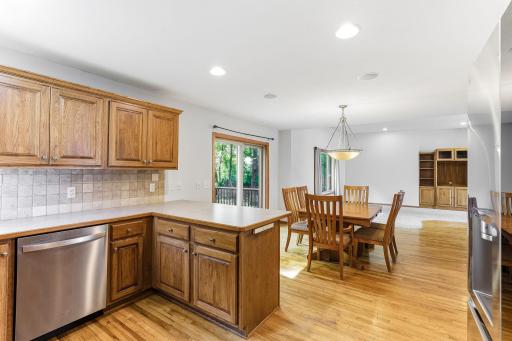 14-web-or-mls-9918-Kiwi-Ave-14.jpg