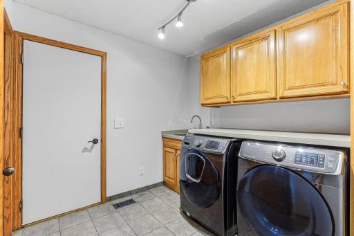 18-web-or-mls-9918-Kiwi-Ave-18.jpg