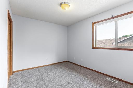 21-web-or-mls-9918-Kiwi-Ave-21.jpg