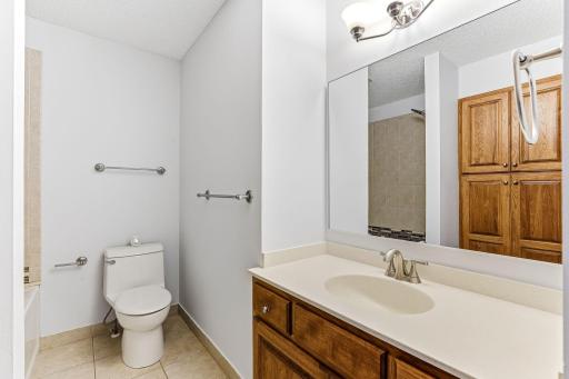 23-web-or-mls-9918-Kiwi-Ave-23.jpg