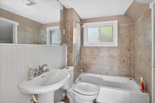 Upper level full bath