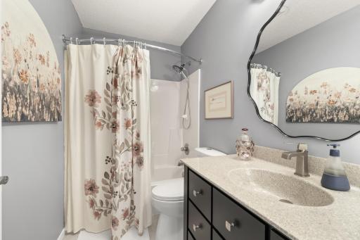 8555 Jorgensen Bay S, Cottage Grove, MN 55016
