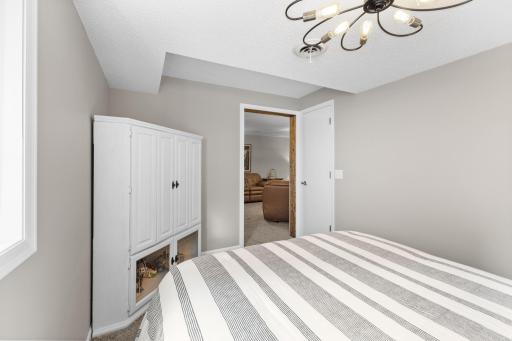 8555 Jorgensen Bay S, Cottage Grove, MN 55016